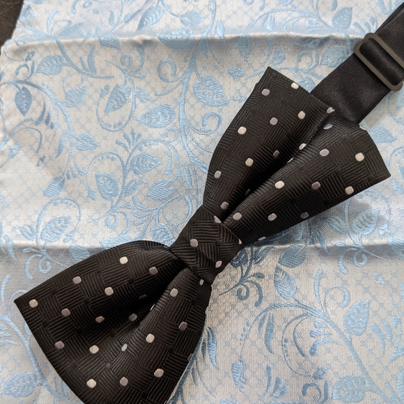 3/20. Bow Ties (nib) - Picture 2 of 2